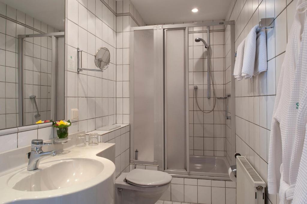 Landhotel Sauerlaender Hof Eslohe Buitenkant foto