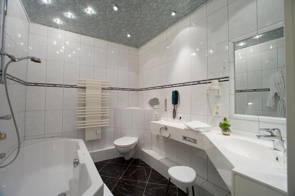 Landhotel Sauerlaender Hof Eslohe Kamer foto