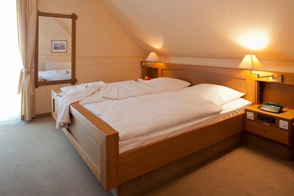 Landhotel Sauerlaender Hof Eslohe Kamer foto